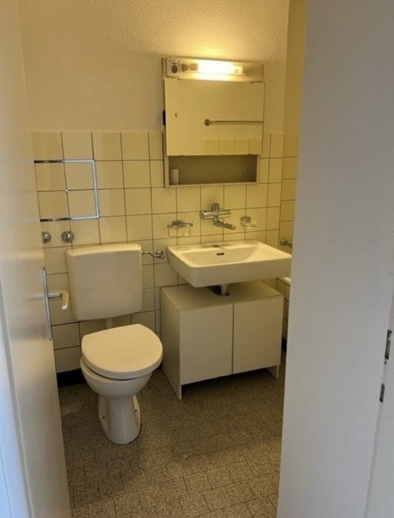 1-ZIMMERWOHNUNG AM SCHWAMENDINGERPLATZ (2)