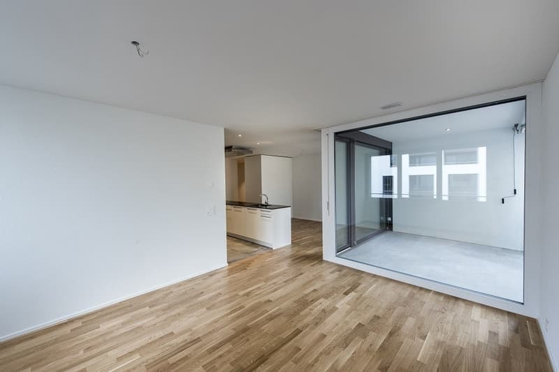 Moderne 3.5-Zimmerwohnung mit Loggia & eigenem Waschturm (1)