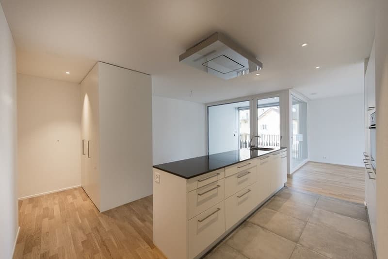 Moderne 3.5-Zimmerwohnung mit Loggia & eigenem Waschturm (2)
