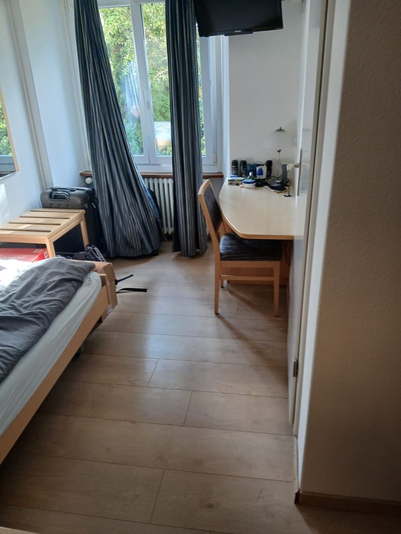 Möbliertes Zimmer zu vermieten (2)