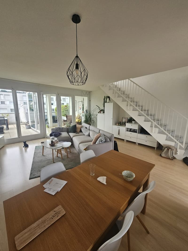 Charmante 3.5-Zimmer-Maisonette-Wohnung mit Balkon und Weitsicht in Zürich-Affoltern (7)