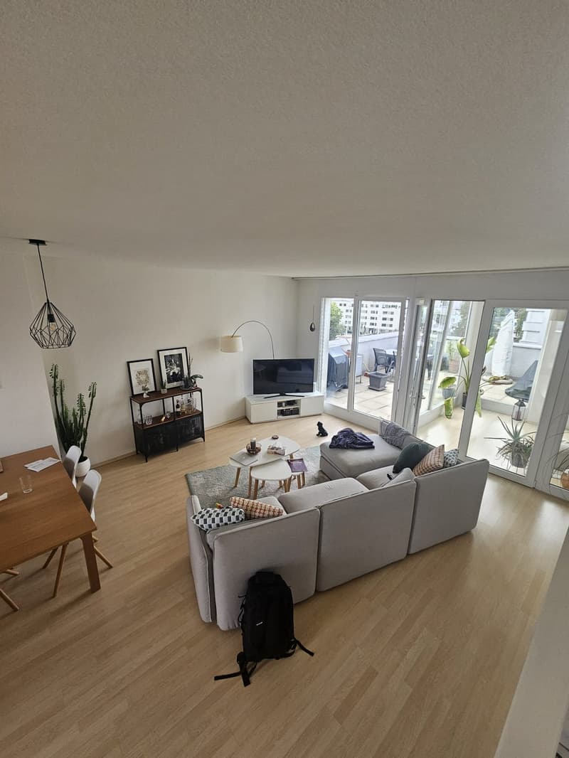 Charmante 3.5-Zimmer-Maisonette-Wohnung mit Balkon und Weitsicht in Zürich-Affoltern (1)