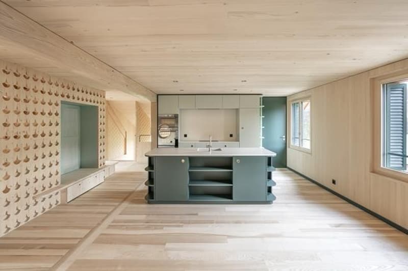 Attraktive 6.5-Zimmer-Maisonettewohnung mit Galerie, privatem Bauerngarten und 3 Parkplaetzen (12)