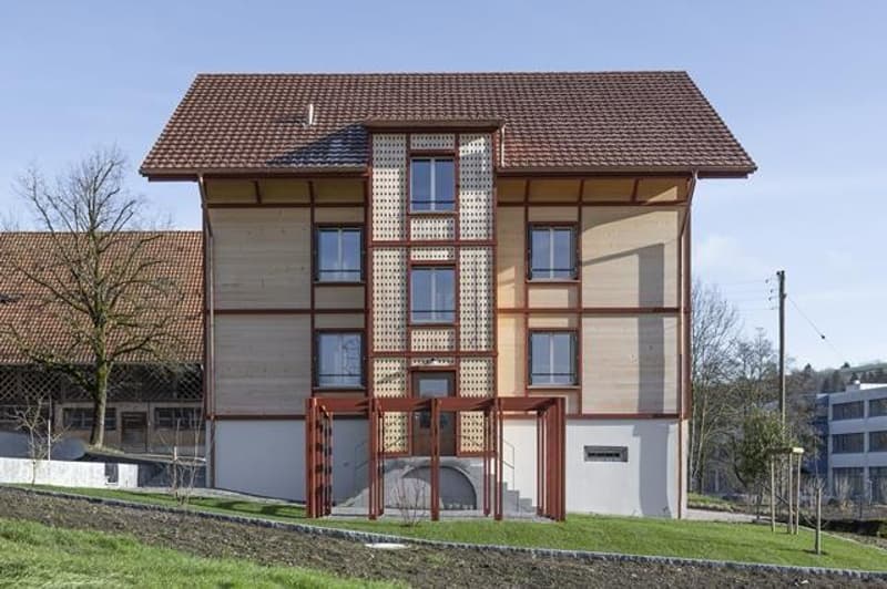 Attraktive 6.5-Zimmer-Maisonettewohnung mit Galerie, privatem Bauerngarten und 3 Parkplaetzen (2)