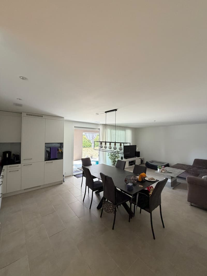 Wunderschön 3 1/2 Zimmer Wohnung mit 50m2 Balkon, sowie Garten (2)