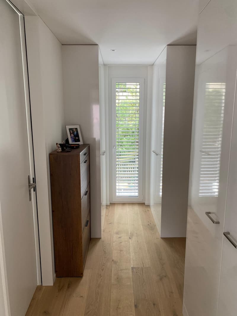 Modern & Sunny 2.5-Room Apartment in Wipkingen Close to the Limmat (3)