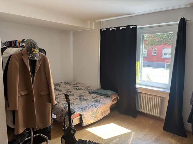 Big room with private bathroom (1)