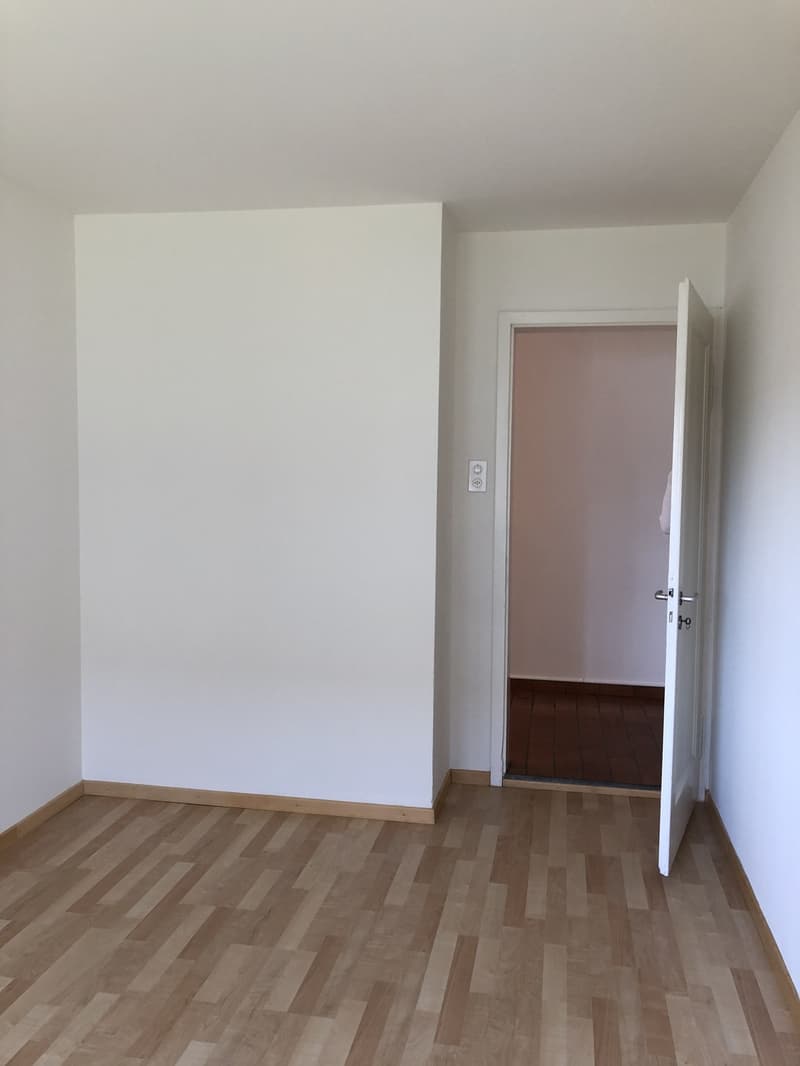 Schöne grosse 4 zimmer per 1.9.26 (1)