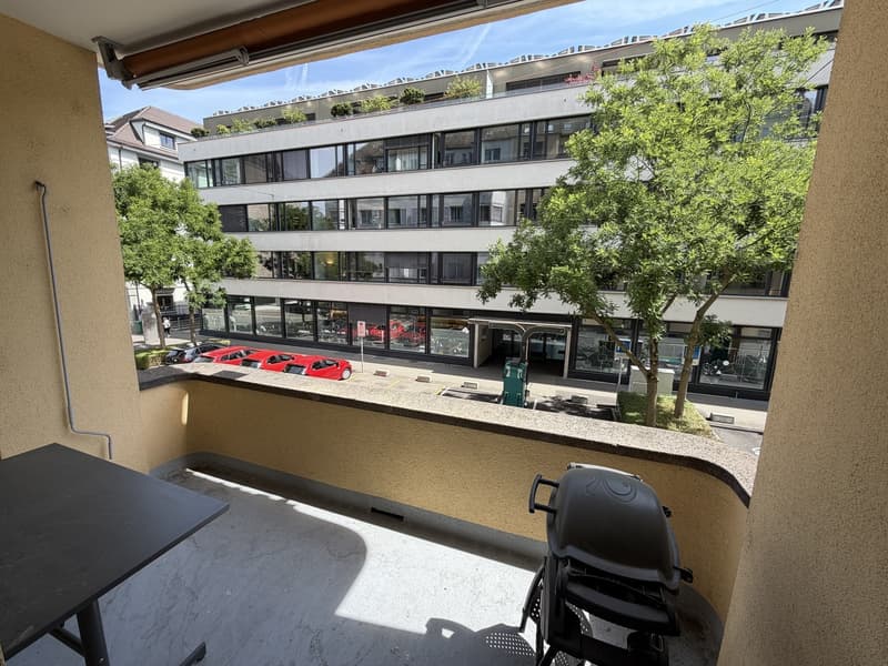 Möbliertes Zimmer mit Balkonzugang (8)