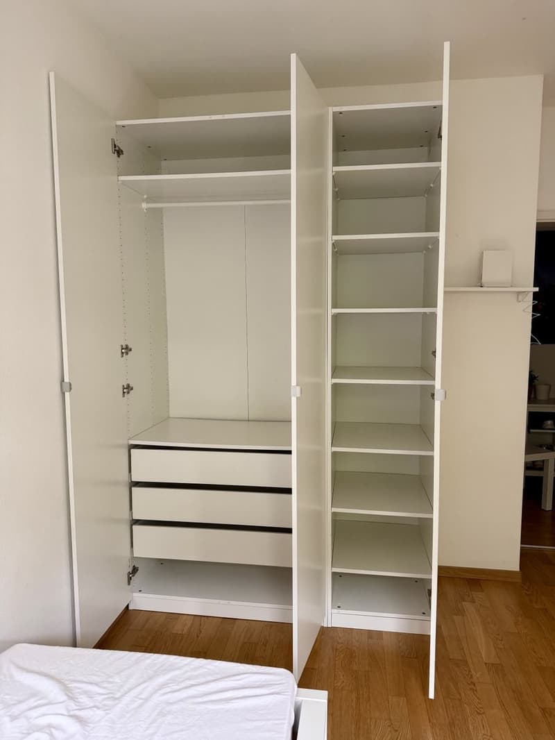 Möbliertes Zimmer mit Balkonzugang (2)