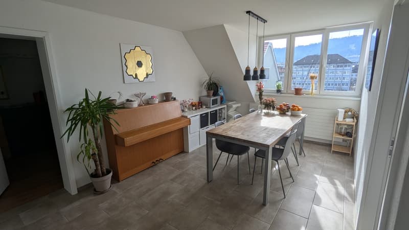 Bright, modern 3-Room Apartment on the 5th Floor in Kreis 4, in a calm street, 1 min walk from Bhf Wiedikon towards the city, staggering Üetliberg view (1)