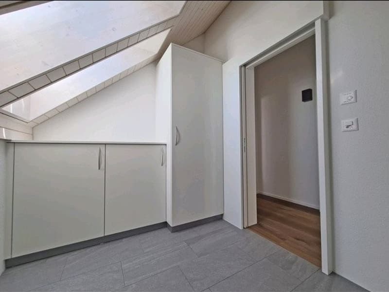 Wohnen wie im eigenen Haus: Stilvolle, möblierte 93m² Dachwohnung mit hohem Dach (befristet 2 Jahre) (7)