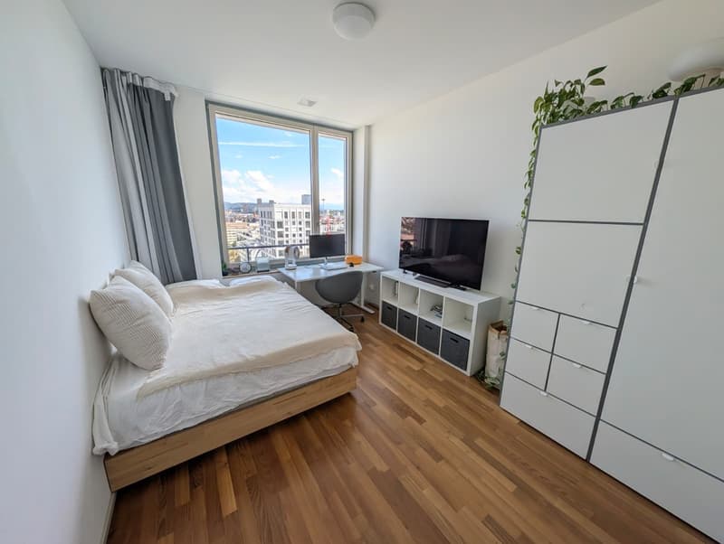Shared apartment room on the 14th floor with a view to the mountains (1)