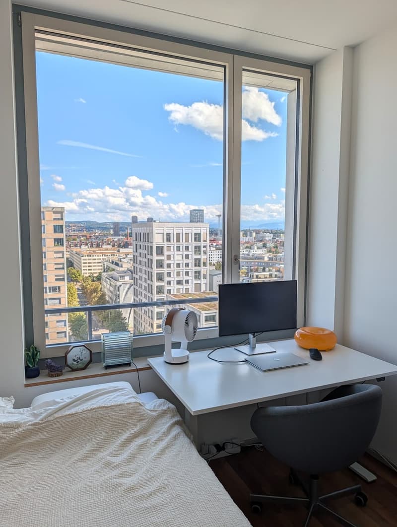 Shared apartment room on the 14th floor with a view to the mountains (2)