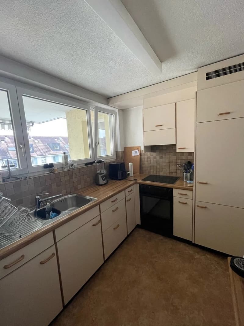 Helle 2-Zimmer-Wohnung mit Balkon und schöner Aussicht in Zürich 8004 (5)