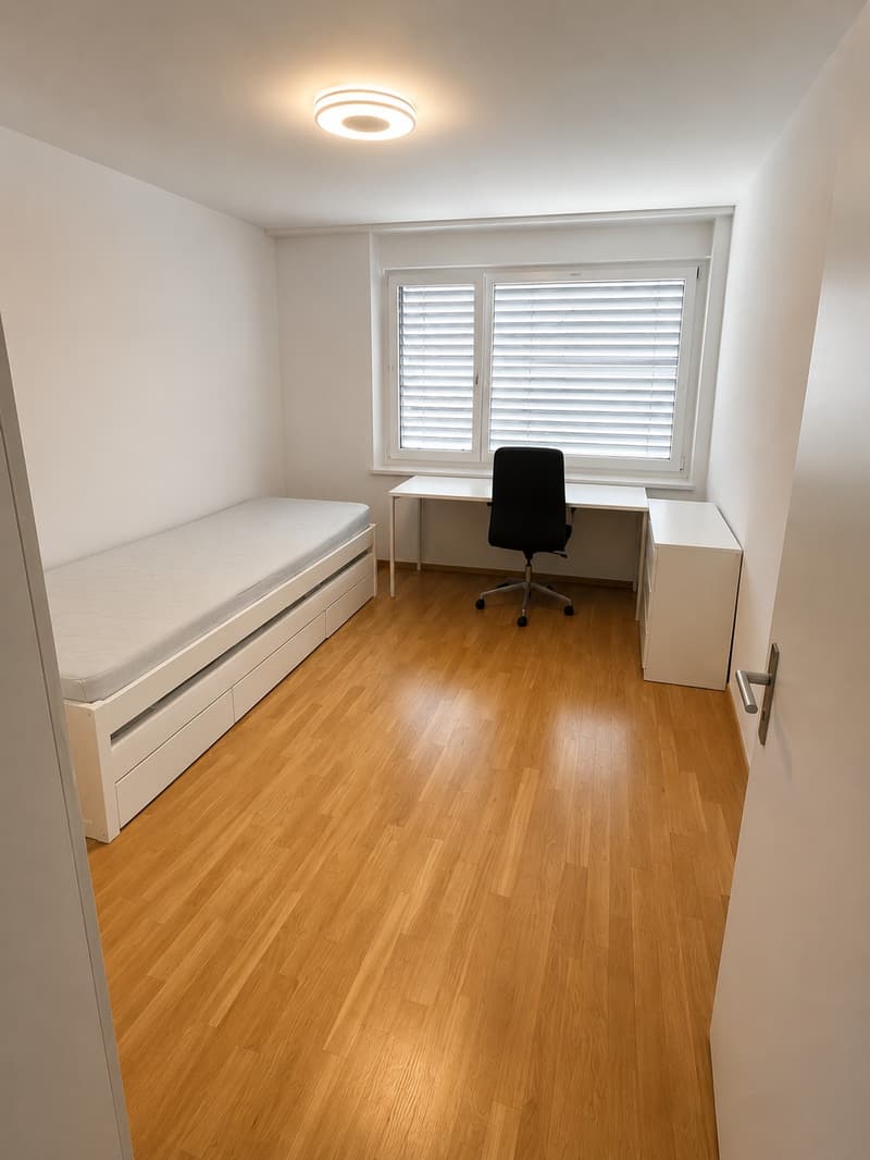 5.5-Zimmer 122 m² - Grosszügige, helle Wohnung mit Balkon und Weitsicht (CHF 2'955 - ausserordentlicher Weggang Mieter) (6)