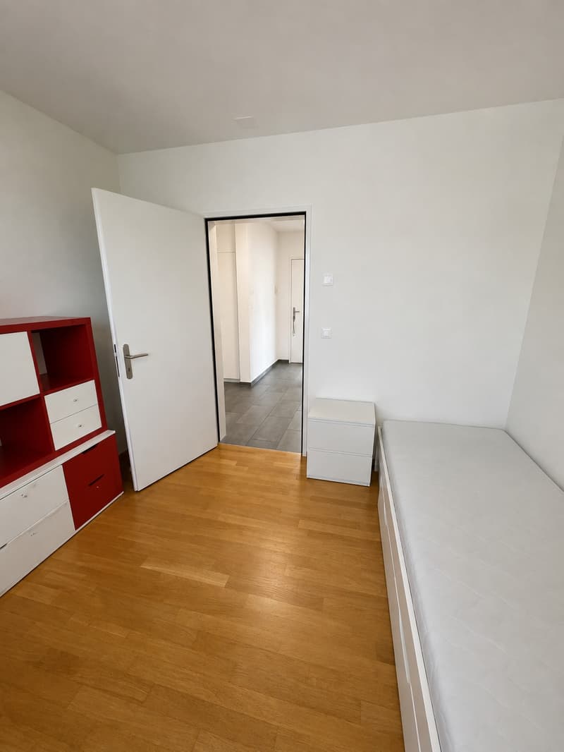 5.5-Zimmer 122 m² - Grosszügige, helle Wohnung mit Balkon und Weitsicht (CHF 2'955 - ausserordentlicher Weggang Mieter) (9)