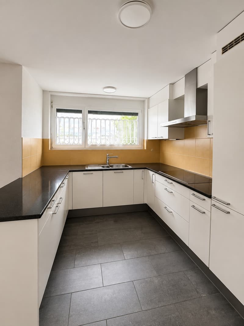 5.5-Zimmer 122 m² - Grosszügige, helle Wohnung mit Balkon und Weitsicht (CHF 2'955 - ausserordentlicher Weggang Mieter) (3)