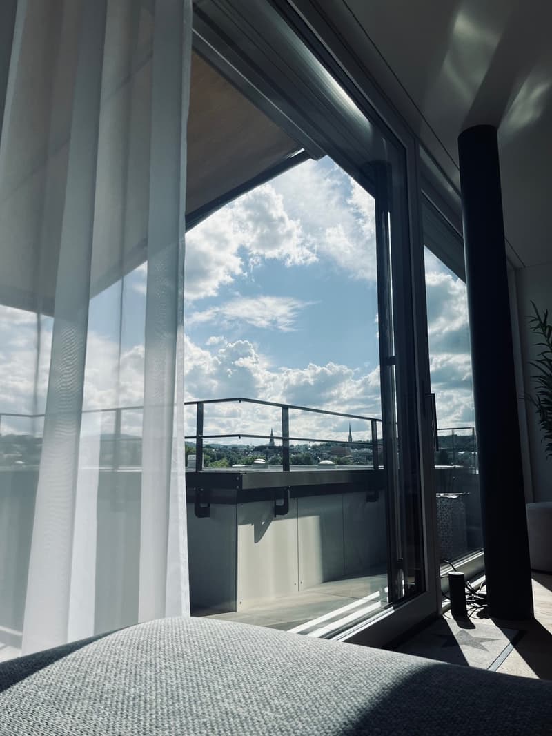 Lichtdurchflutete 3.5-Zimmer-Attikawohnung mit drei Terrassen in Zürich-Oerlikon (10)