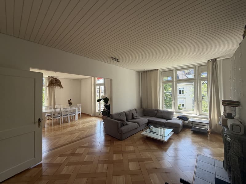 Room in Le Chateau available! (1)