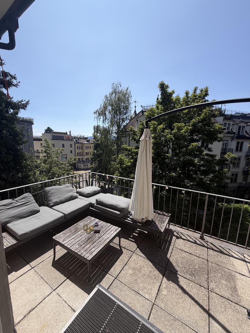Room in Le Chateau available! (3)