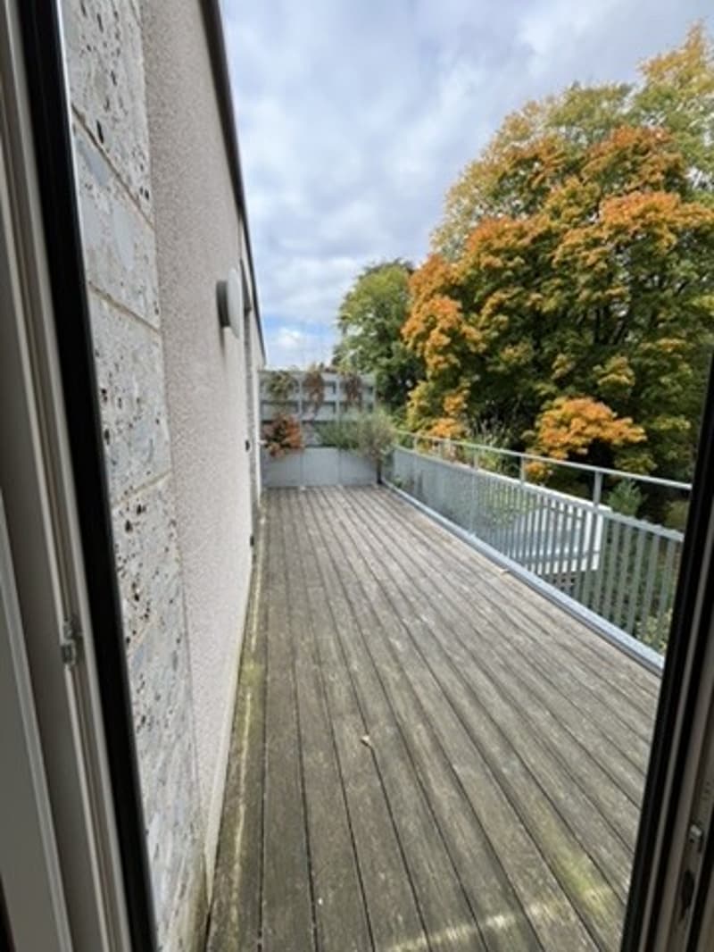 Unbefristete Untervermietung einer hellen 3.5-Zimmer-Wohnung an zentraler Lage mit Blick ins Grüne, unmöbliert oder teilmöbliert (10)