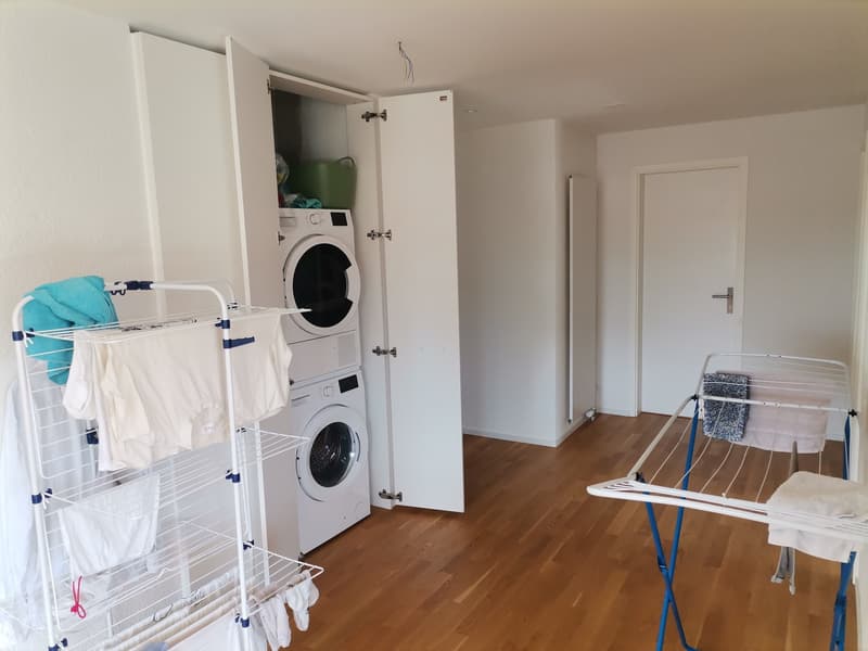 Zimmer in 4er-WG ab 20. September oder nach Vereinbarung. (9)