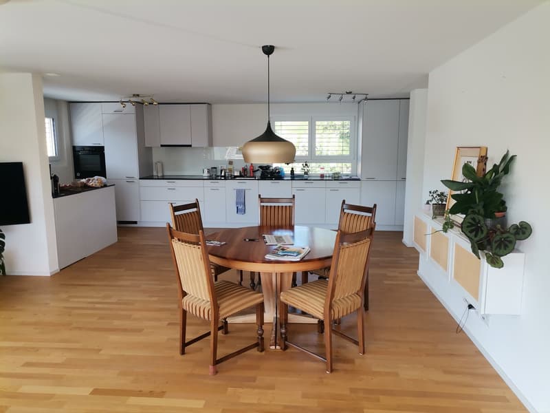 Zimmer in 4er-WG ab 20. September oder nach Vereinbarung. (5)