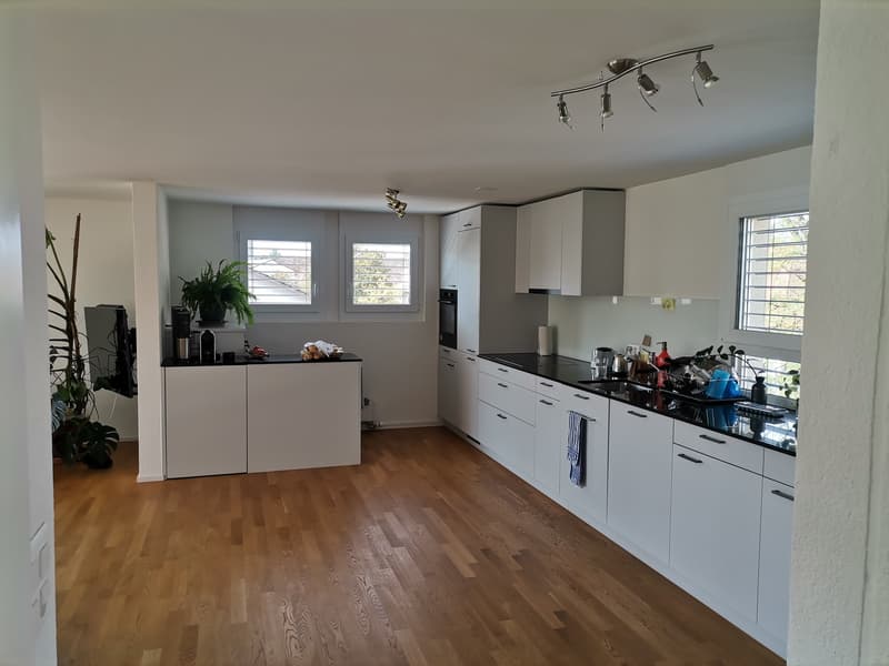 Zimmer in 4er-WG ab 20. September oder nach Vereinbarung. (6)