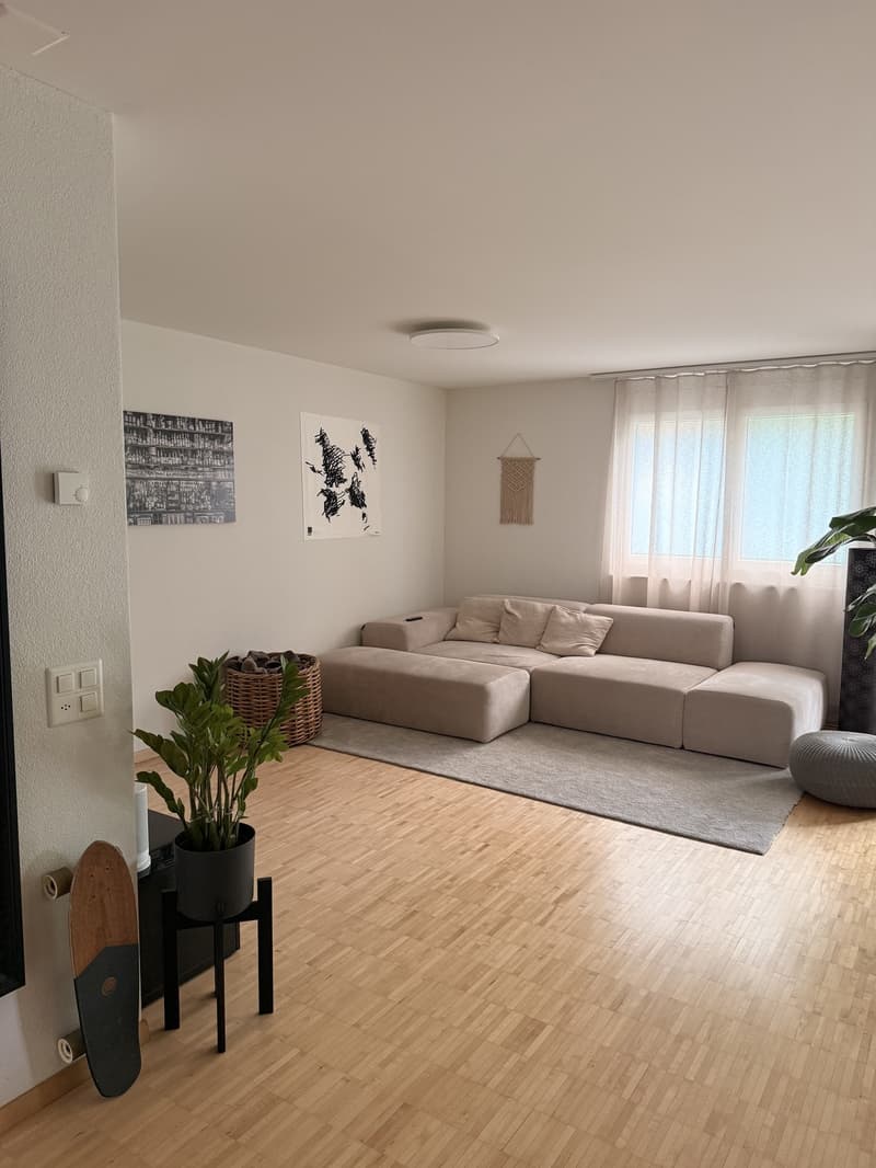 Grosszügige Wohnung mit Balkon in den Innenhof (1)