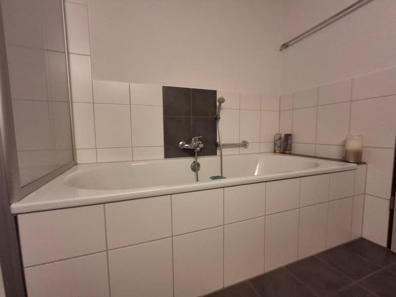 Helle 3,5-Zimmer-Wohnung mit zwei Balkonen und großem Wohnzimmer (3)