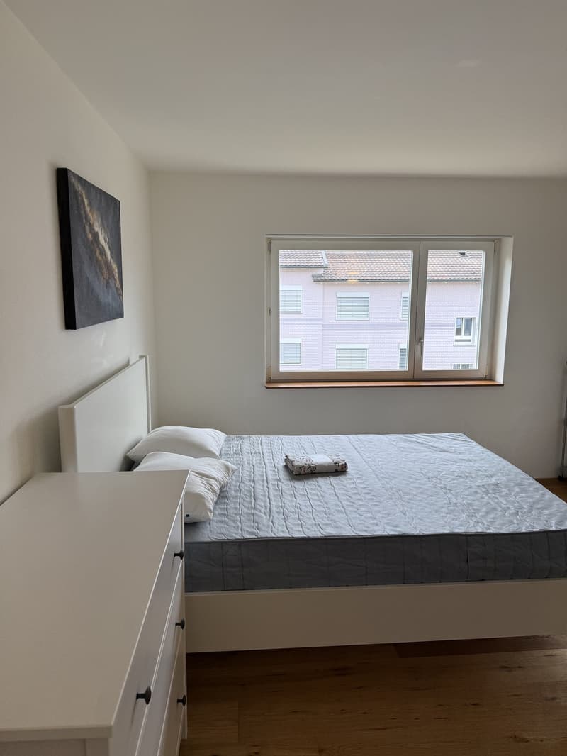 Helles modernes WG-Zimmer zu vermieten (2)