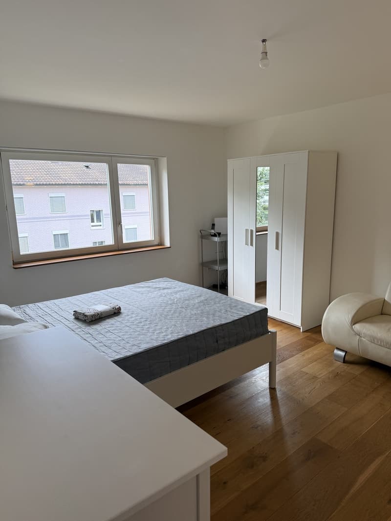 Helles modernes WG-Zimmer zu vermieten (5)