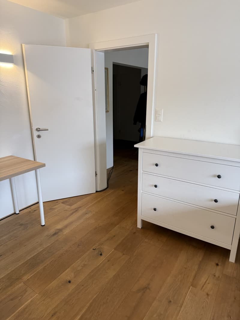 Helles modernes WG-Zimmer zu vermieten (4)