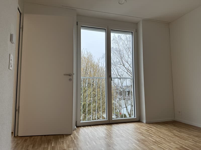 Moderne 2.5-Zimmer-Neubauwohnung mit Balkon und Panoramablick in Zürich-Wipkingen (6)