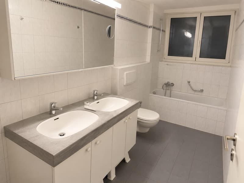 Grosszügige 5-Zimmer-Wohnung mit 118 m² zu vermieten inkl. geschlossene Garage (8)