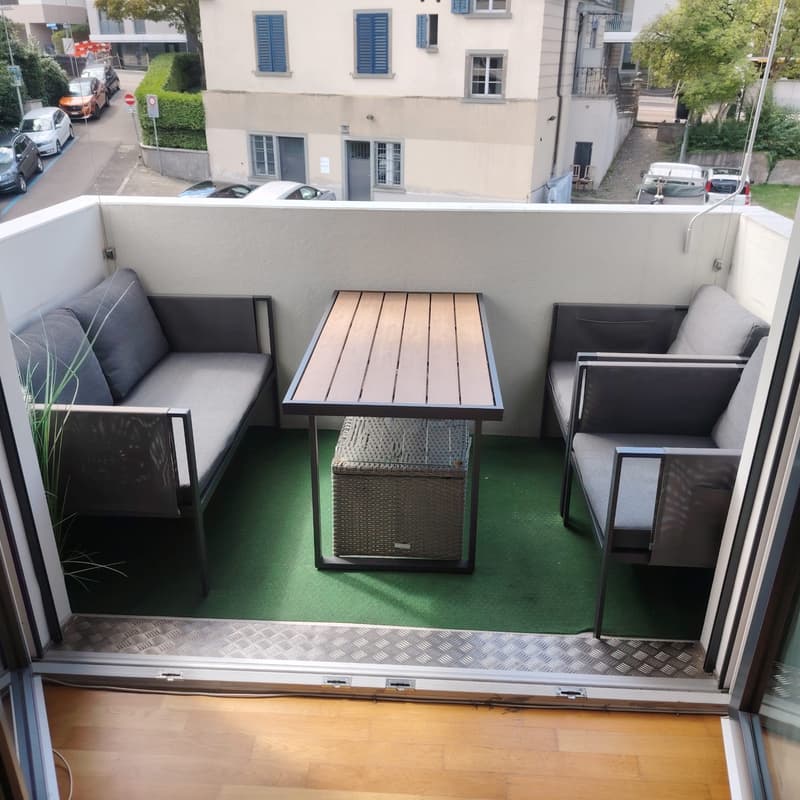 Helle moderne 2.5-Zimmer-Wohnung mit Balkon in Zürich-Oerlikon (3)