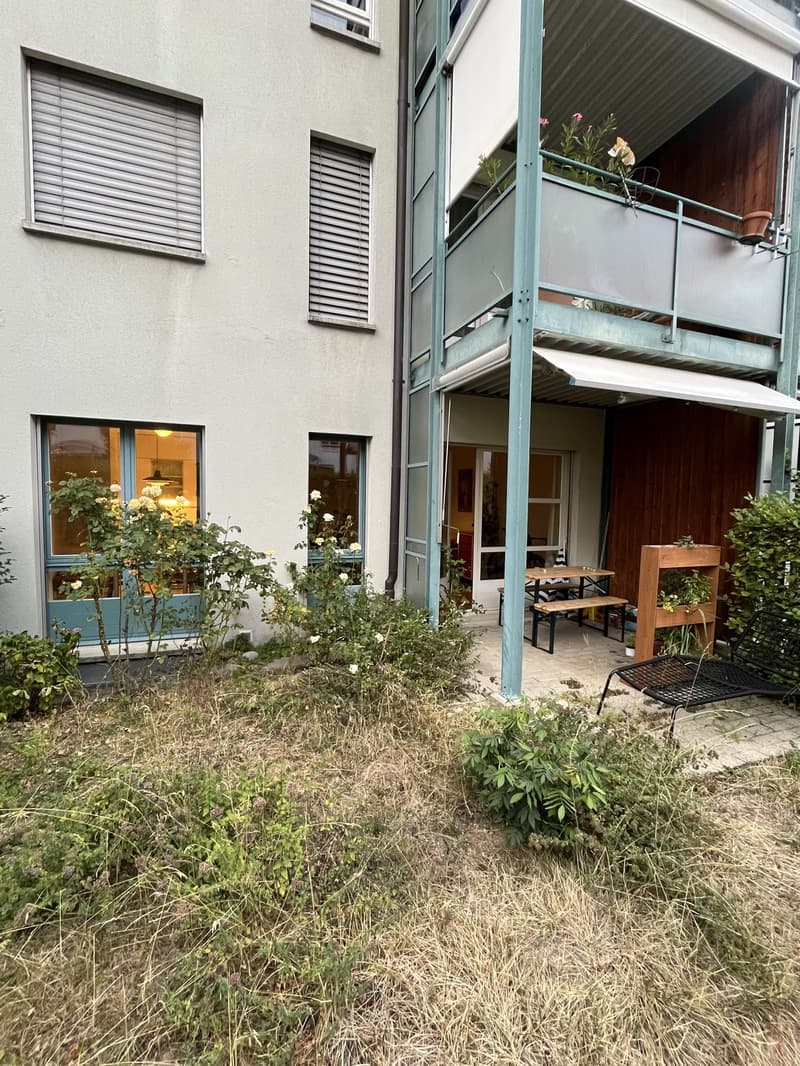 Ruhige 2.5-Zimmer-Erdgeschosswohnung mit privatem Sitzplatz und Garten  befristet im September (8)