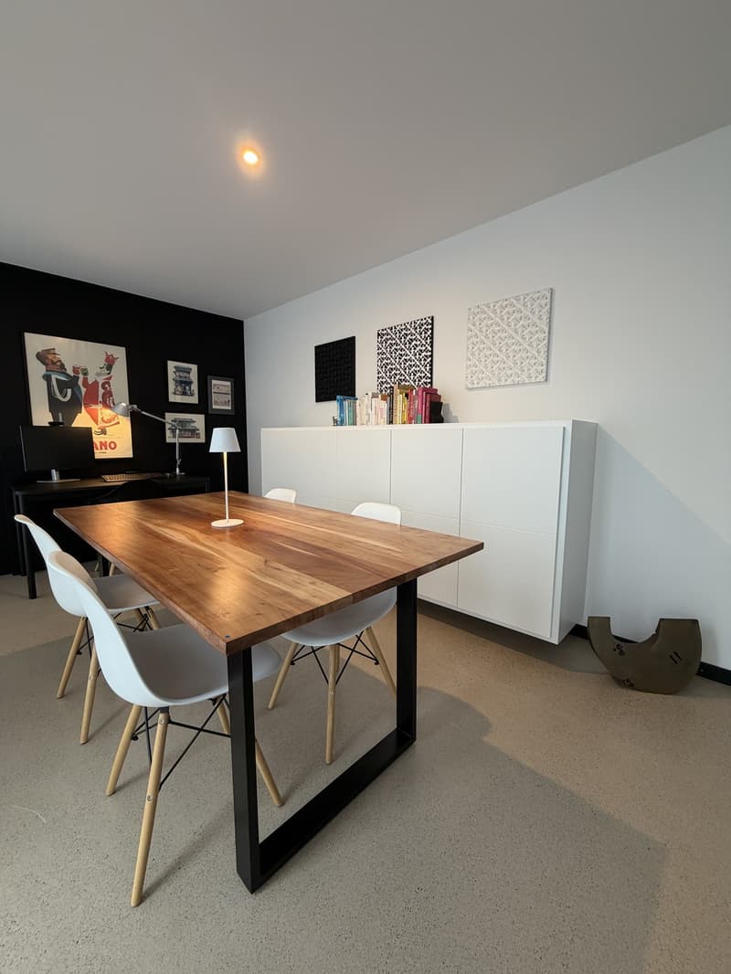 Central Elegant 2.5-Room Apartment on the 6th Floor with Panoramic Views (3)