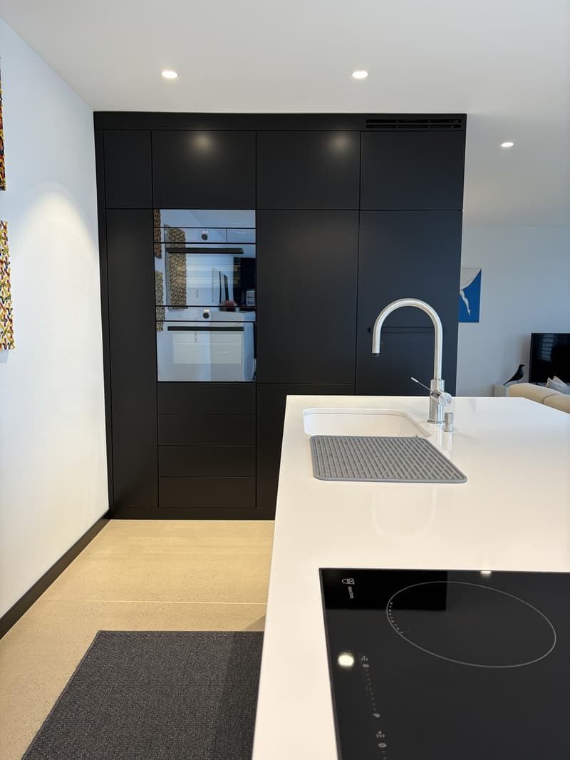 Central Elegant 2.5-Room Apartment on the 6th Floor with Panoramic Views (4)
