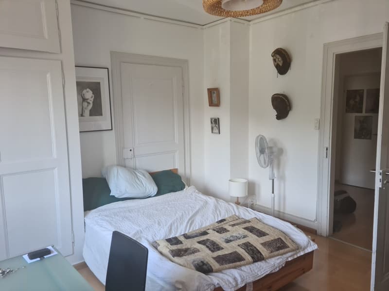 Bright room in spacious 2-level apartment with balcony (Gundeli) (9)
