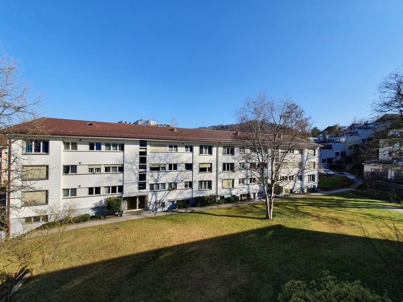 Helle 2-Zimmer-Wohnung mit Balkon und Blick auf den Gurten (7)