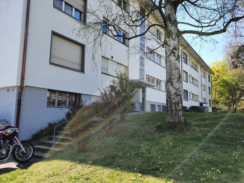 Helle 2-Zimmer-Wohnung mit Balkon und Blick auf den Gurten (9)