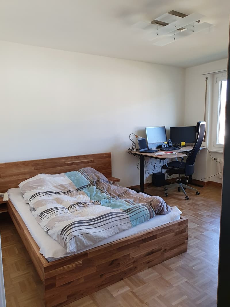 Helle 2-Zimmer-Wohnung mit Balkon und Blick auf den Gurten (5)