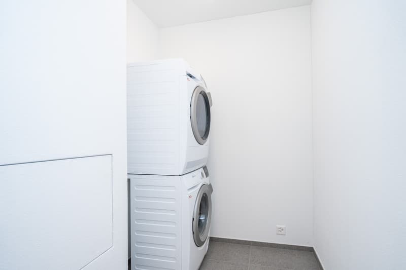 Helle 2.5-Zimmer-Wohnung mit Balkon und 83 m² nahe Bahnhof (6)