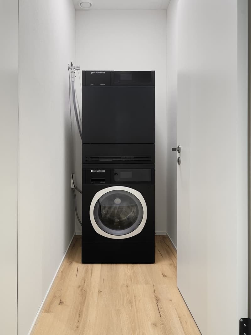 Zwischenmiete: neue 3.5ZimmerWohnung mit 24 m² Sitzplatz  Lachen SZ (8)