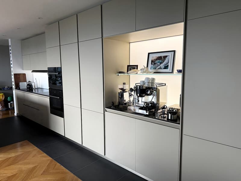 Exceptional 3.5-room apartment with panoramic Lake Greifensee views in Maur (4)