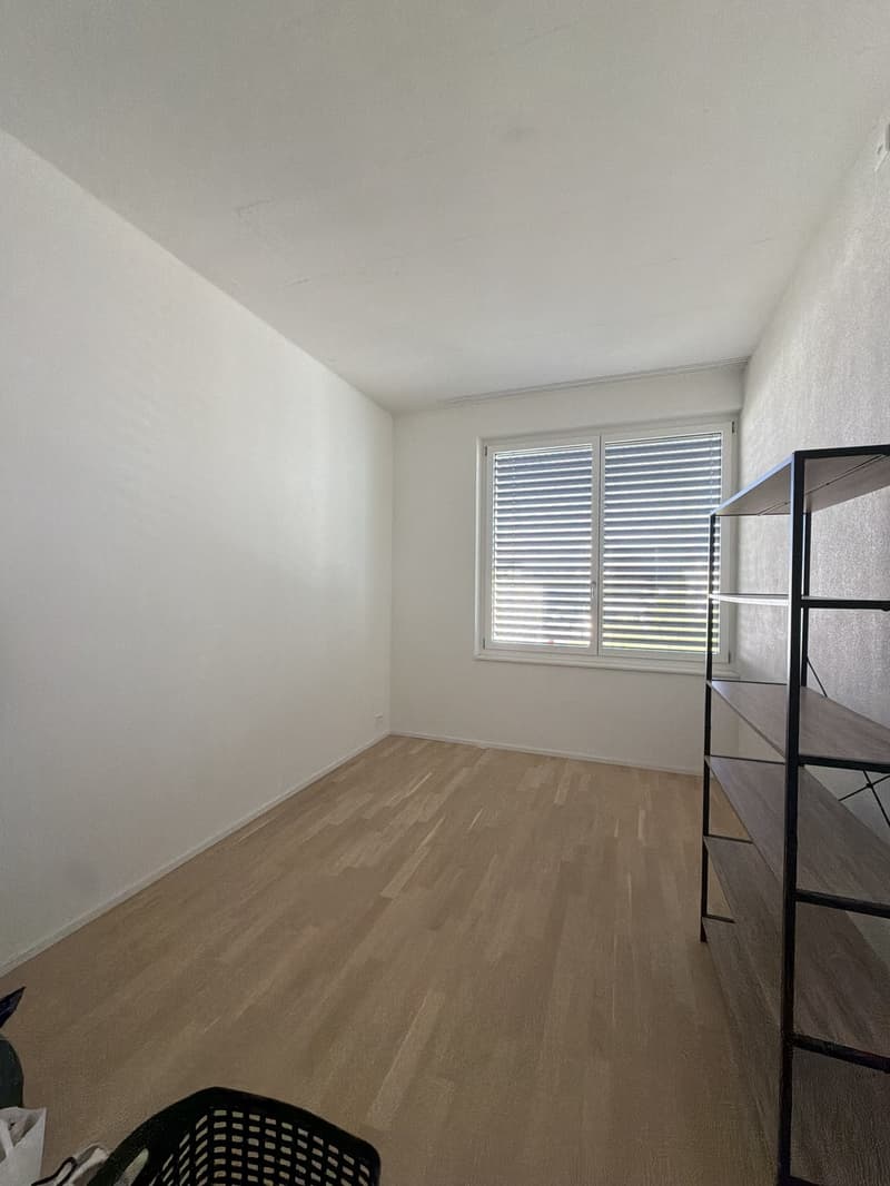Moderne 3.5-Zimmer-Wohnung mit grosser Loggia in Zürich Oerlikon (8)