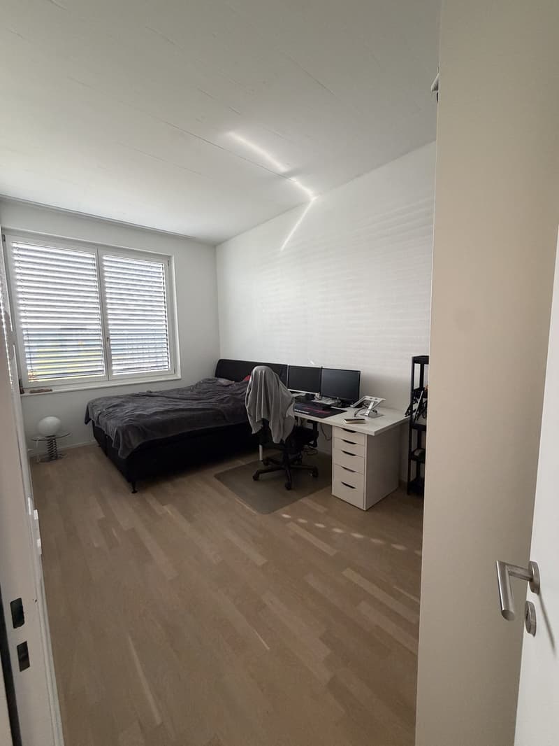 Moderne 3.5-Zimmer-Wohnung mit grosser Loggia in Zürich Oerlikon (9)