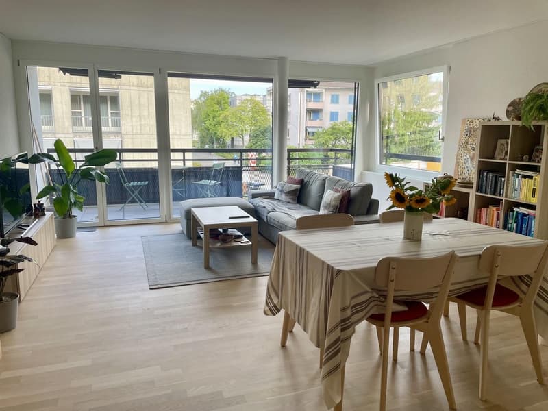 Moderne 3.5-Zimmer-Wohnung mit Balkon und schöner Aussicht in Zürich-Albisrieden (1)